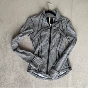 Lululemon define jacket size 6